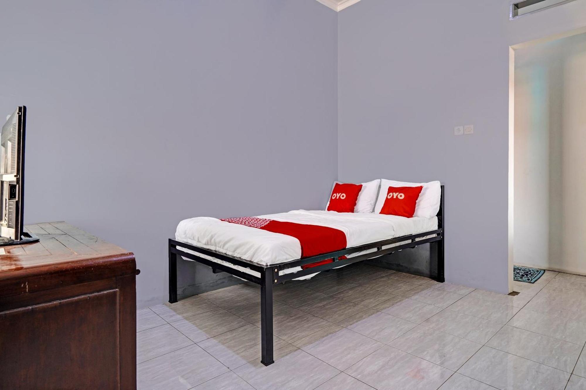 Oyo Life 91592 Aaliya Guest House Syariah Lebakwangi ภายนอก รูปภาพ