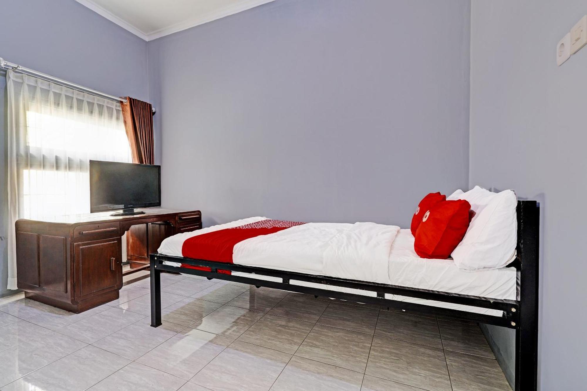 Oyo Life 91592 Aaliya Guest House Syariah Lebakwangi ภายนอก รูปภาพ