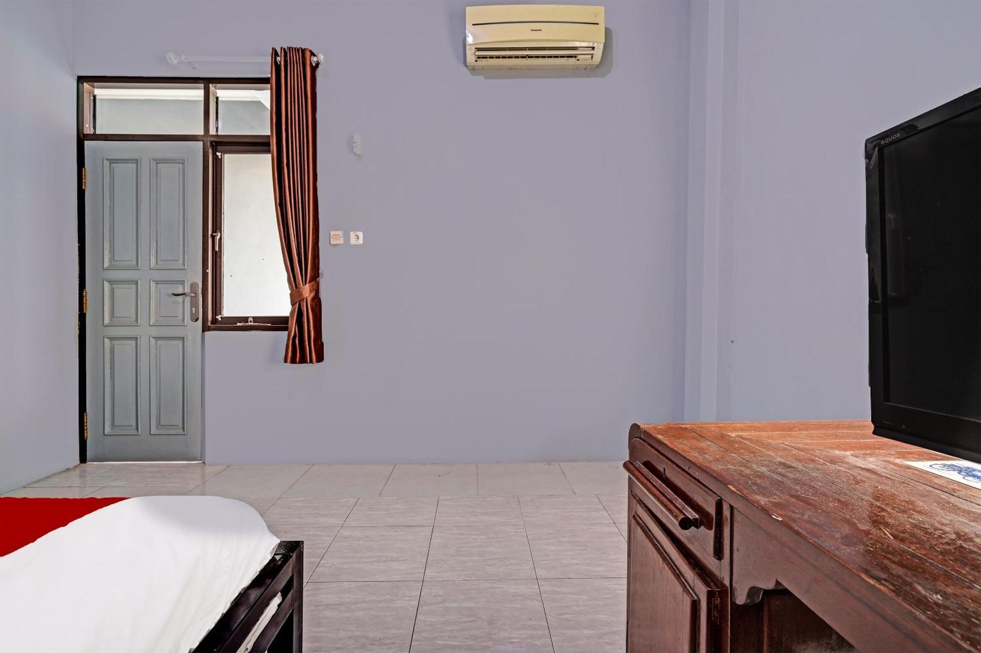 Oyo Life 91592 Aaliya Guest House Syariah Lebakwangi ภายนอก รูปภาพ